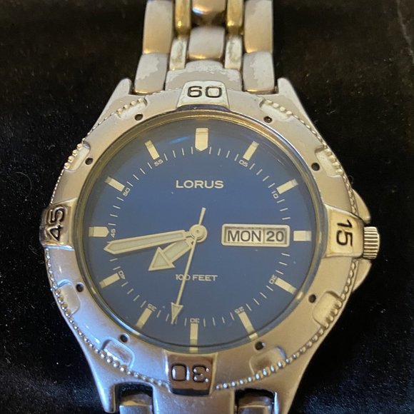 Vintage Lorus Watch Men Stainless Steel Day Date Blue Dial 7.25" - Picture 1 of 3